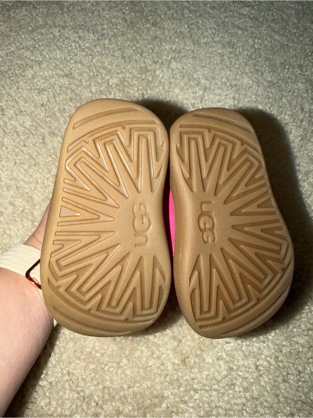 UGG vibrant hot